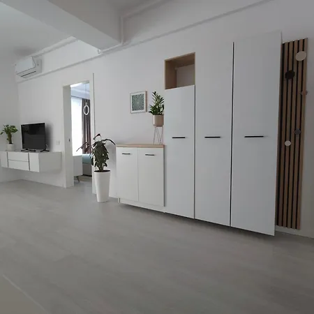 Aviatorii Oxford - 2 * Constanţa